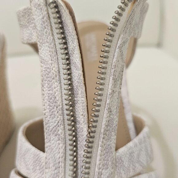 Authentic Michael Kors White Monogram Espadrille Wedge Sandals – Size 8.5 - Picture 12 of 16